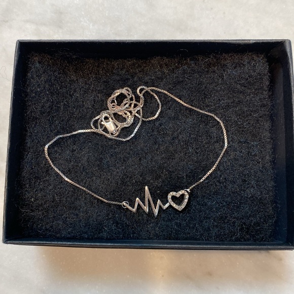 💝Diamond Heartbeat & Heart Outline Necklace - Picture 10 of 10